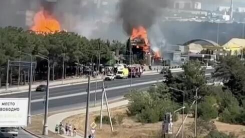 В Севастополе загорелось здание ресторана